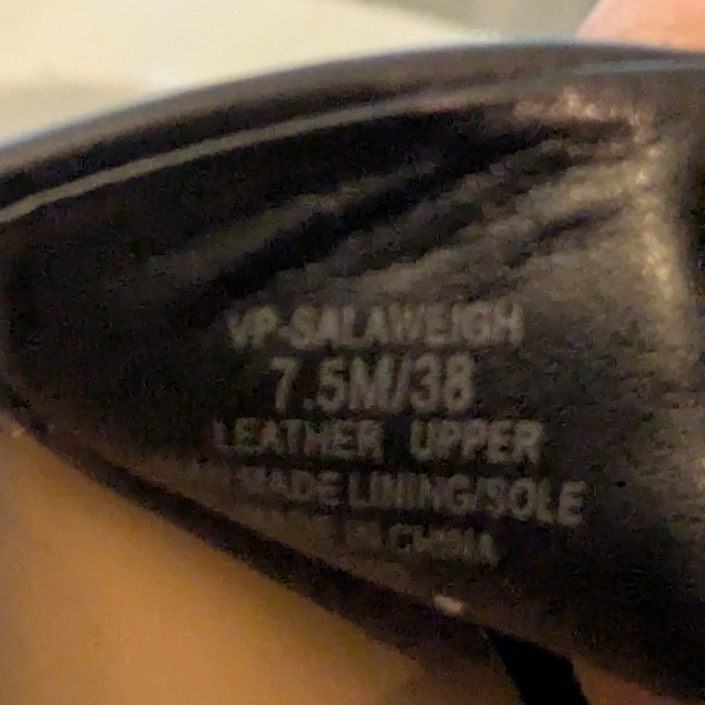 Vince Camuto Salaweigh Black Leather Women's Sandals 7.5 NWOT - Picture 8 of 8